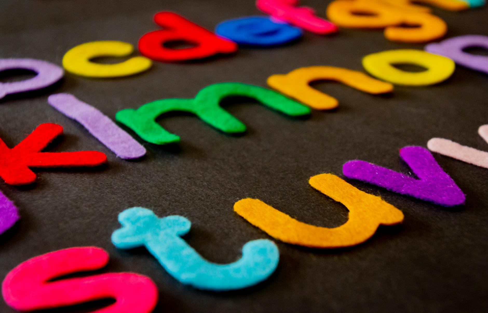 Teaching letters and sounds: 3 tips to help students learn about letters.